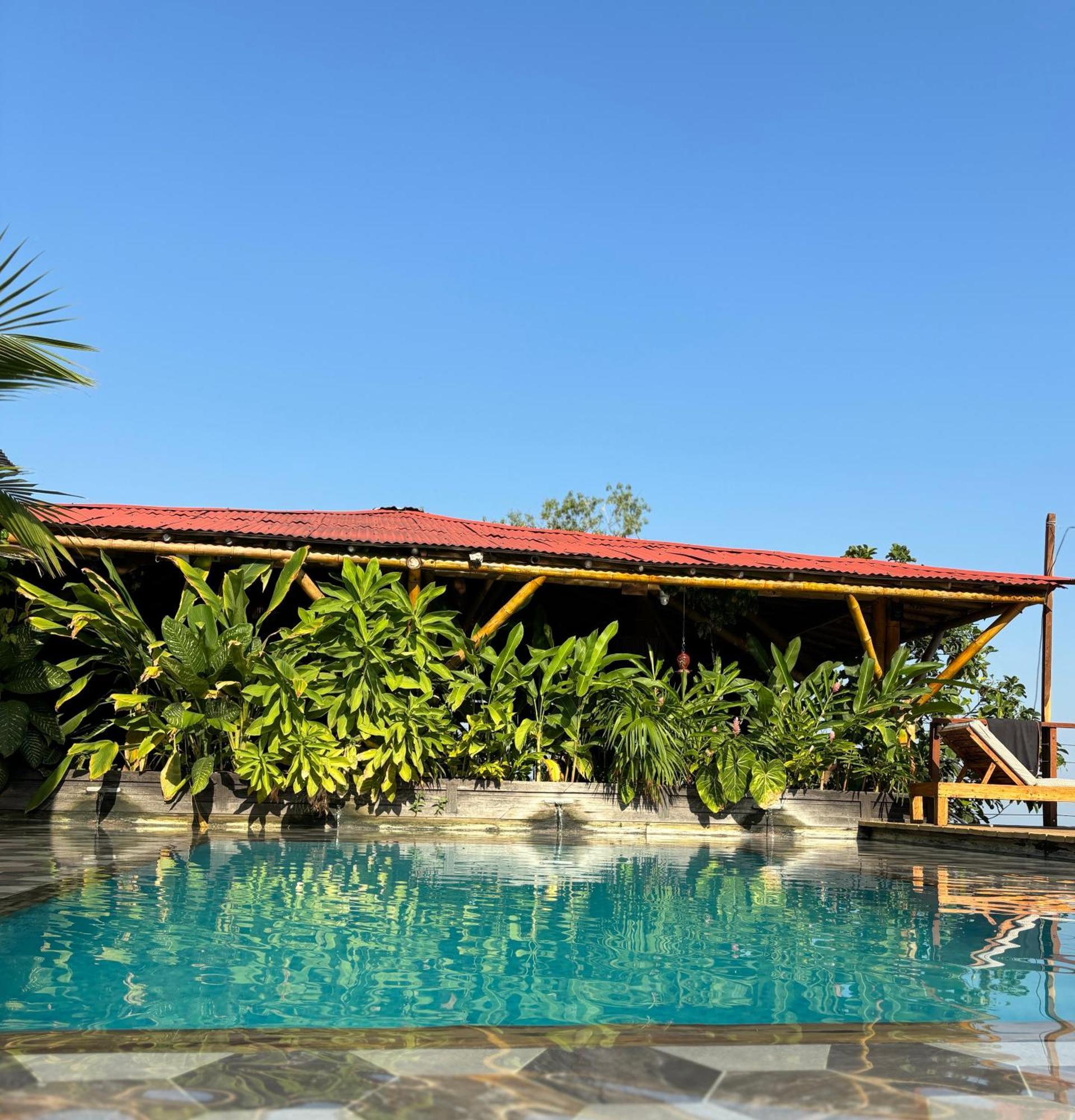 La Veranda Hotel & Restaurant Минка Экстерьер фото